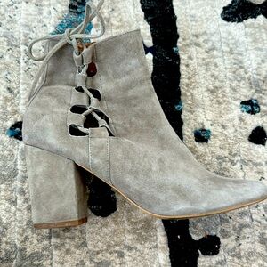 Steve Madden light grey suede booties